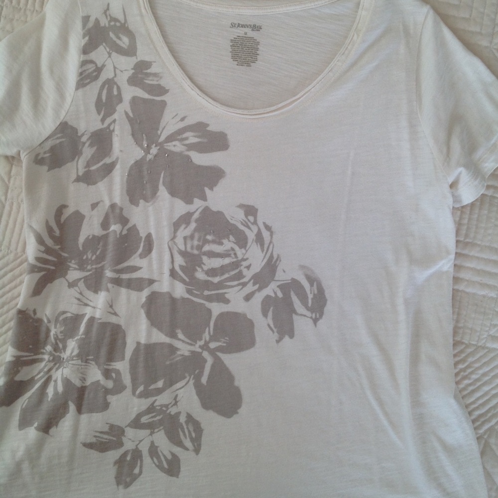 St. John's Bay 🌼 Floral T-shirt